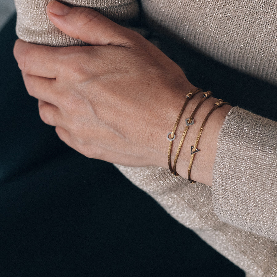 гривни със златист сатенен шнур feelosophy dainty
